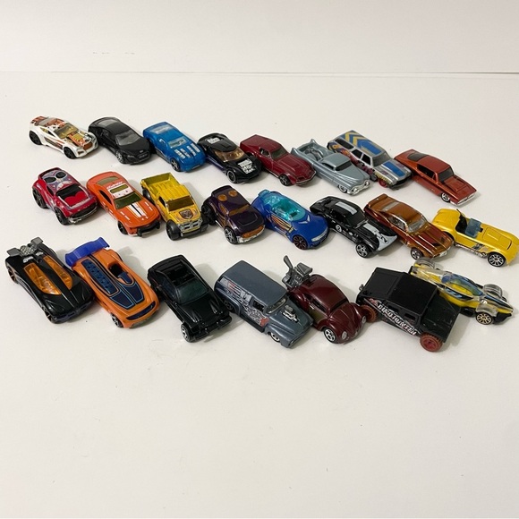 Lot of 23 Hot Wheels Diecast Cars - Picture 12 of 16